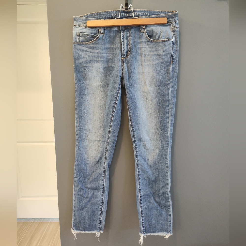 Articles of society crop jeans frayed hem lize 29